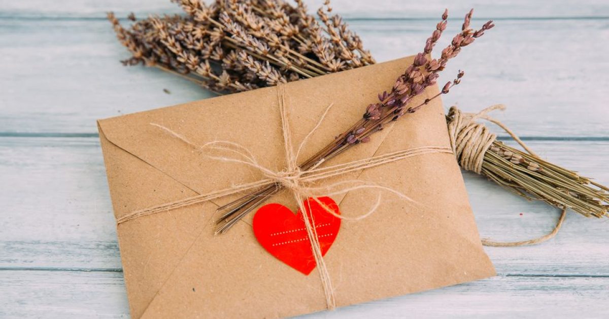 envelope-with-heart-sticker-and-dried-flowers-709118369-5a6363404e46ba003741167d
